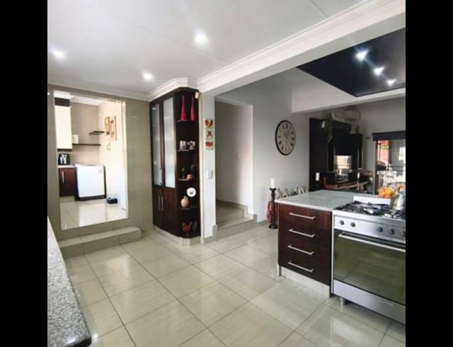 4 BEDROOM HOUSE FOR SALE IN MEYERSDAL ESTATE